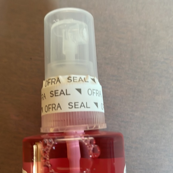 OFRA makeup fixer - Picture 3 of 3